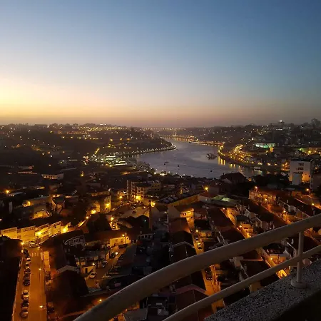 Spectacular Views Penthouse 아파트