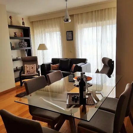 Spectacular Views Penthouse 빌라노바데가이아